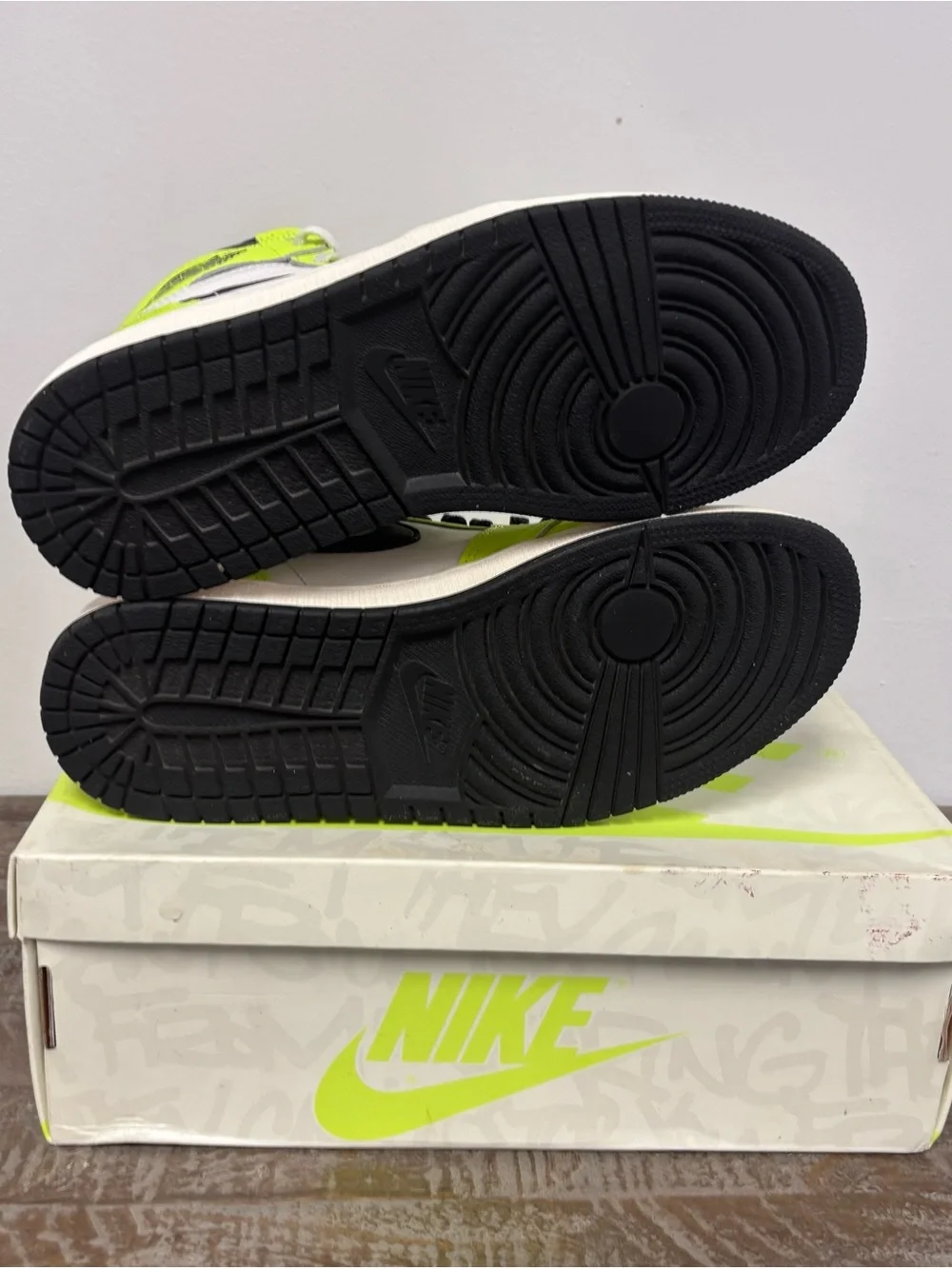 Nike Air Jordan 1 Retro High OG Volt Visionaire Leather Sneaker in Neon Green